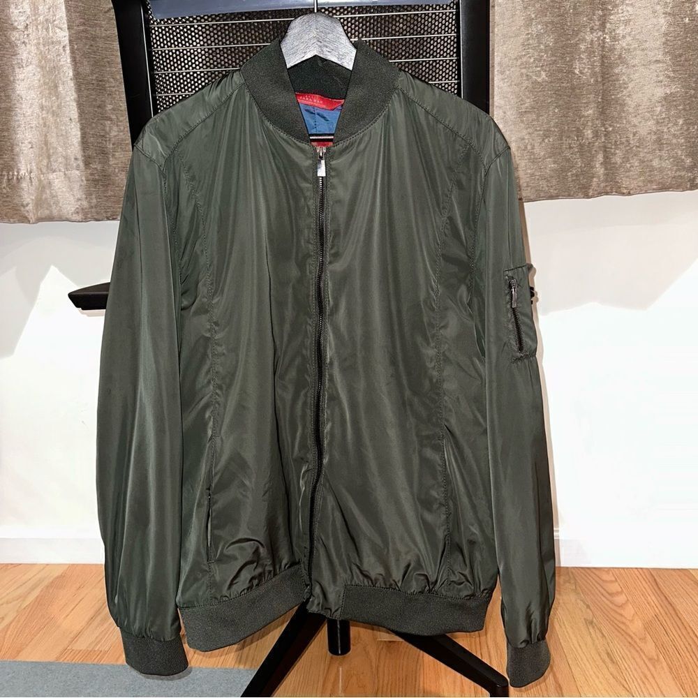 EUC Zara Men’s Basic Olive green bomber jacket. Size XL (fits like L)